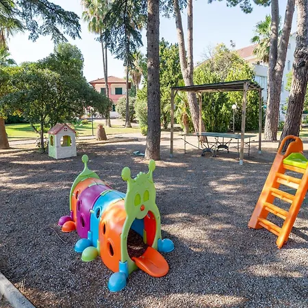 In In Strandnaehe Loano