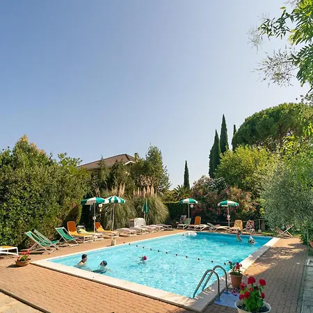 In In Strandnaehe Loano